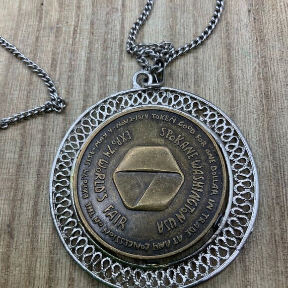 Spokane Washington 1974 Vintage Medallion Silver Tone Chain Necklace - Picture 7 of 8